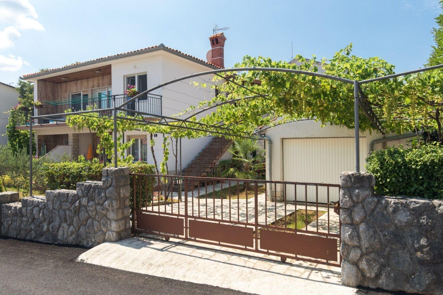 Apartments Kate - 100 M From Beach Malinska Εξωτερικό φωτογραφία